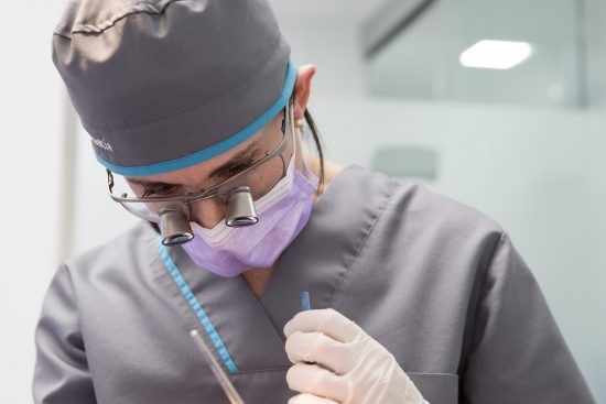 cómo mejorar tu sonrisa con un TAC en tres dimensiones en la clínica dental en Barcelona Marín García