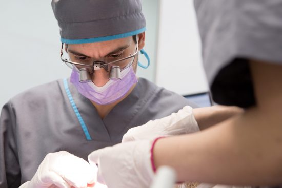 para qué tratamientos se utilizan las técnicas regenerativas con factores de crecimiento en la clínica dental en Barcelona Marín García